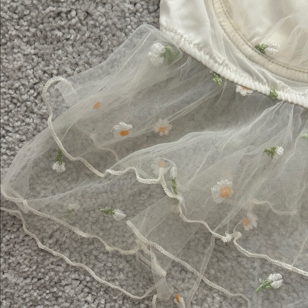 Elis*** Cream Daisy-Embroidered Mesh Peplum Camisole - Picture 2 of 6